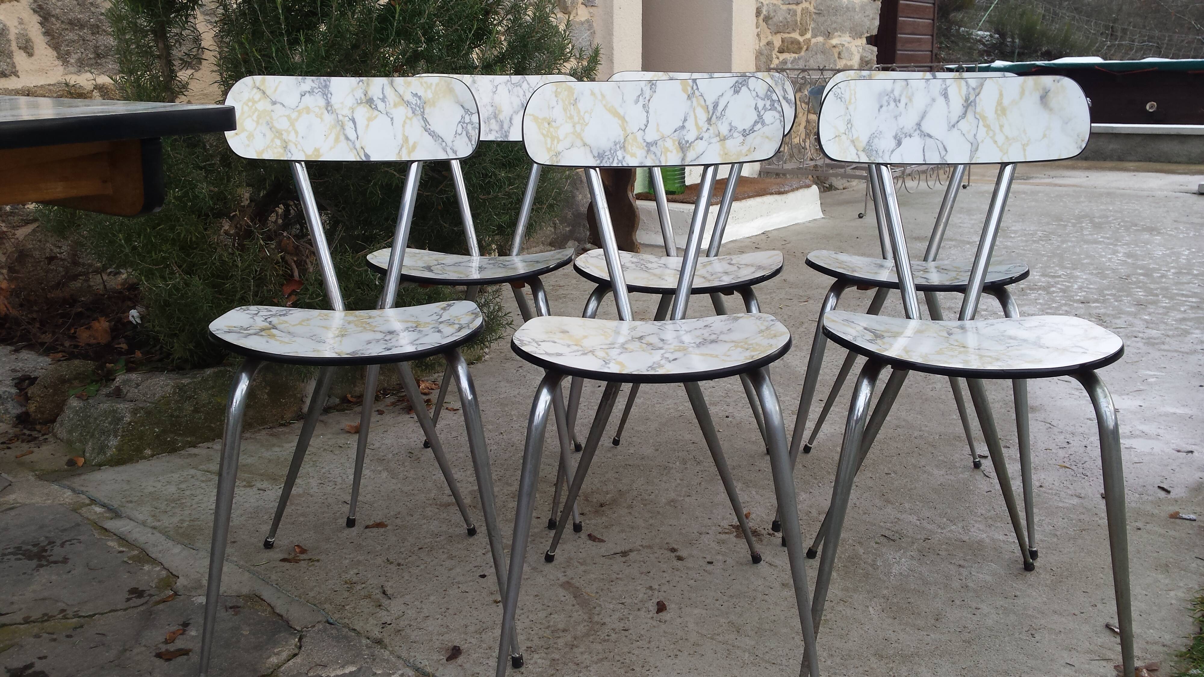 Formica table and 6 chairs