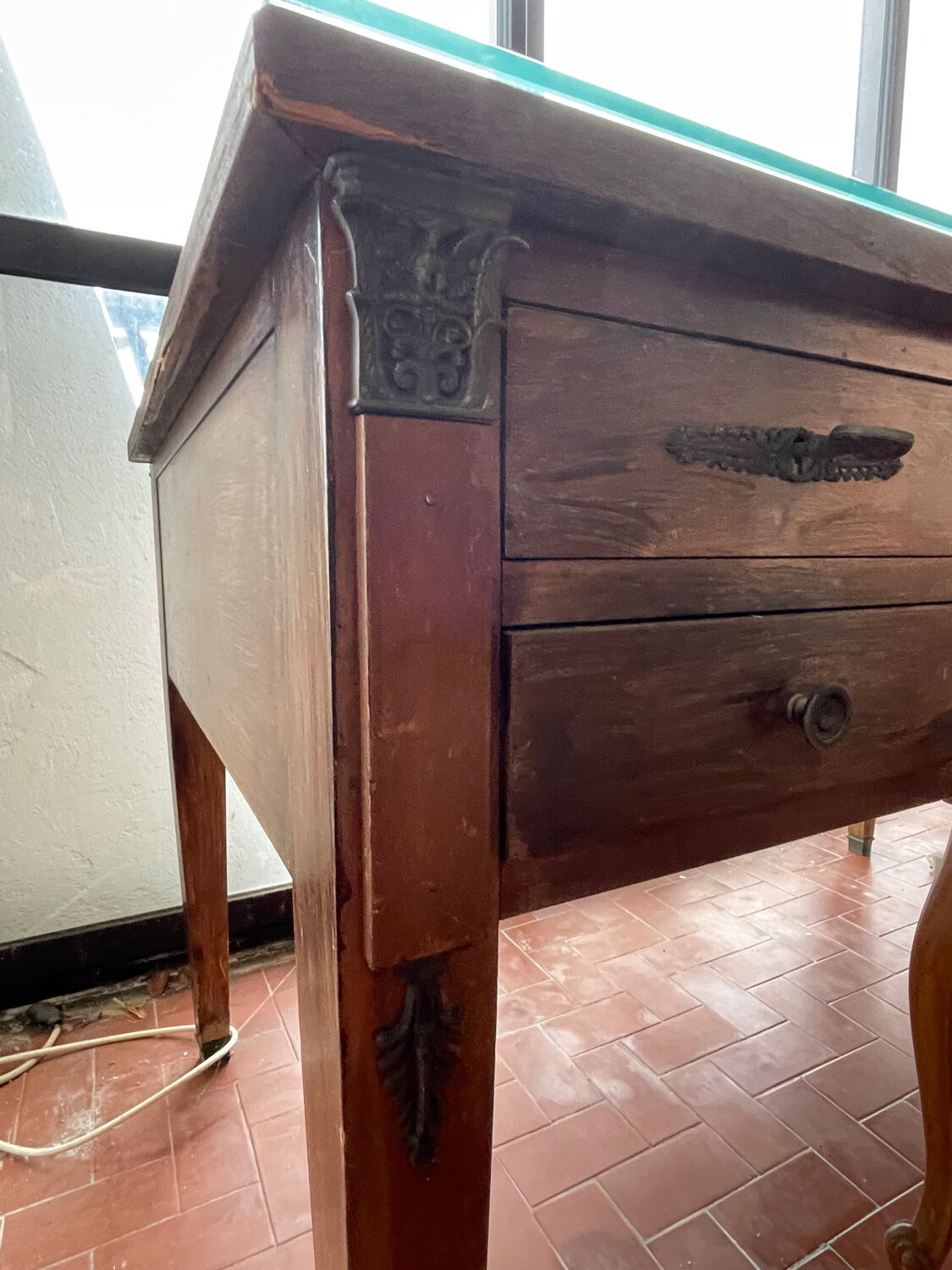 Double-sided administrative desk in oak.