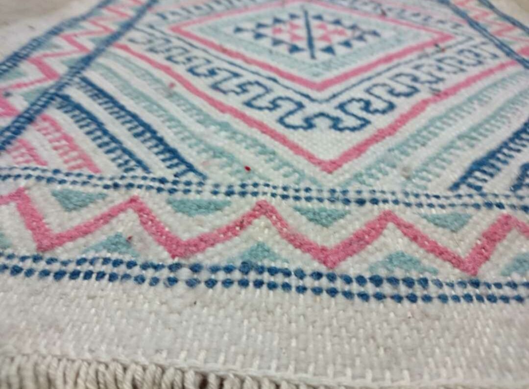 Carpet Chair white and rose 48 x 42 cm