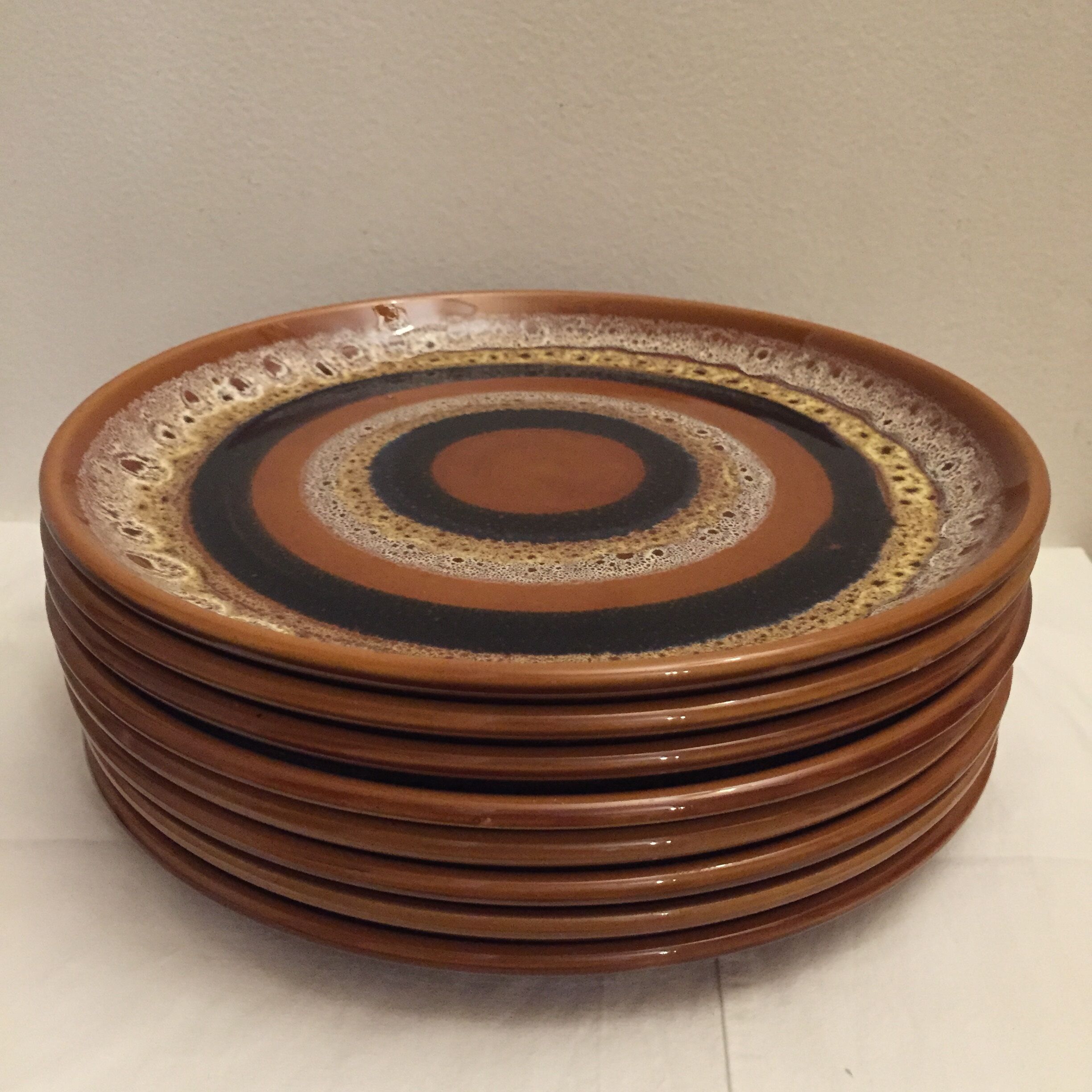 Ensemble de 8 assiettes en grès