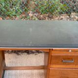 Scandinavian extendable desk in solid oak wood and green leather