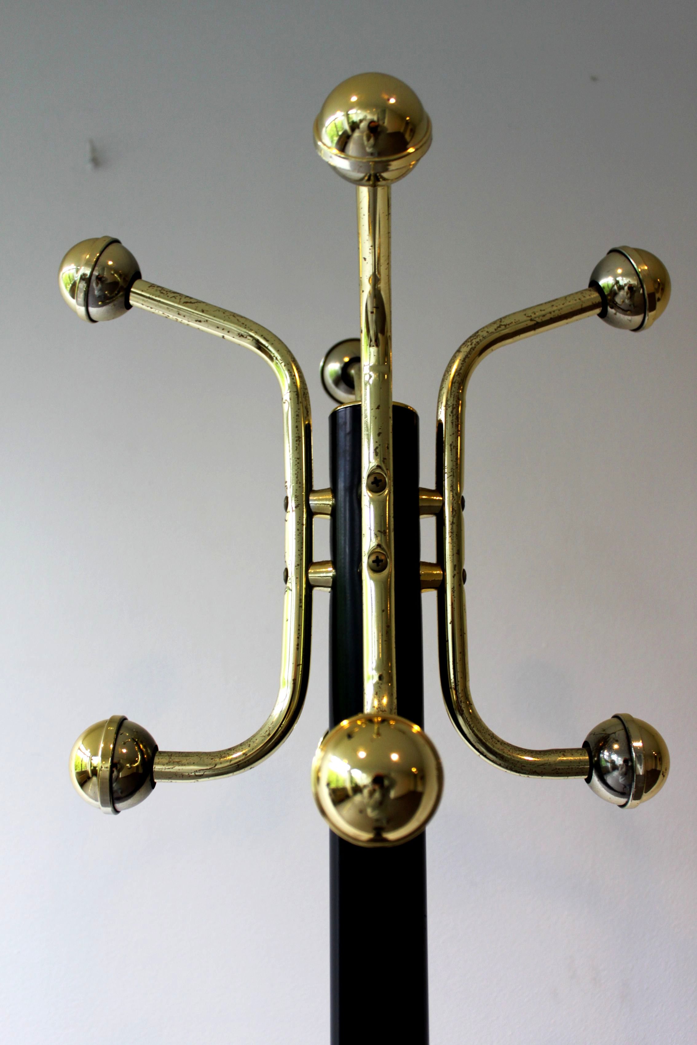 Parrot coat rack, 8 hooks and umbrella holder.