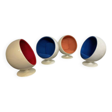 4 x chaise boule en fibre de verre années 1980
