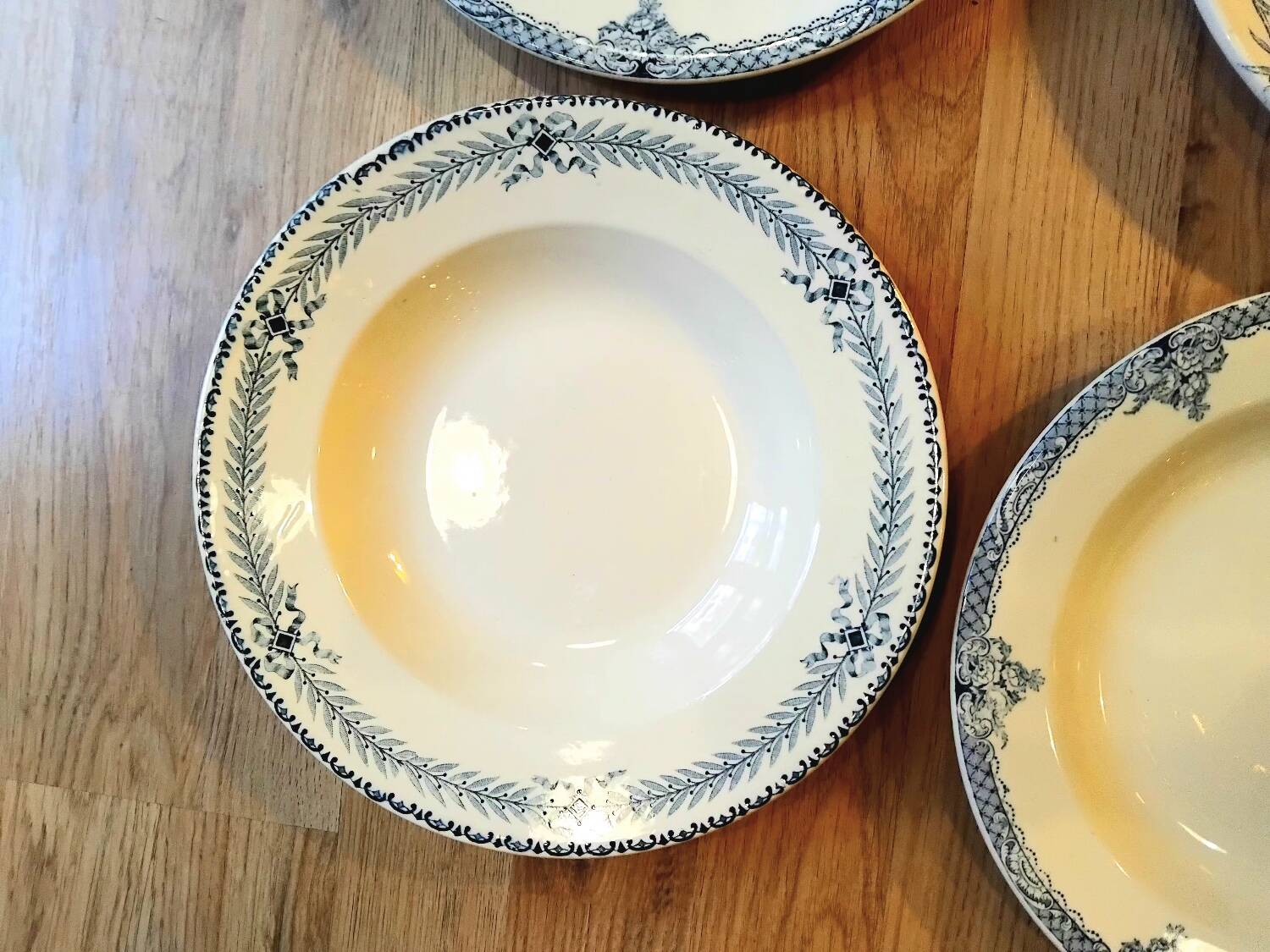 6 assiettes creuses dépareillées Terre de fer