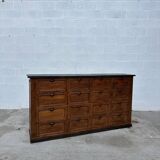 Grand miroir doré  ancien doté d’une moulure décorée et perlée  Parfait pou