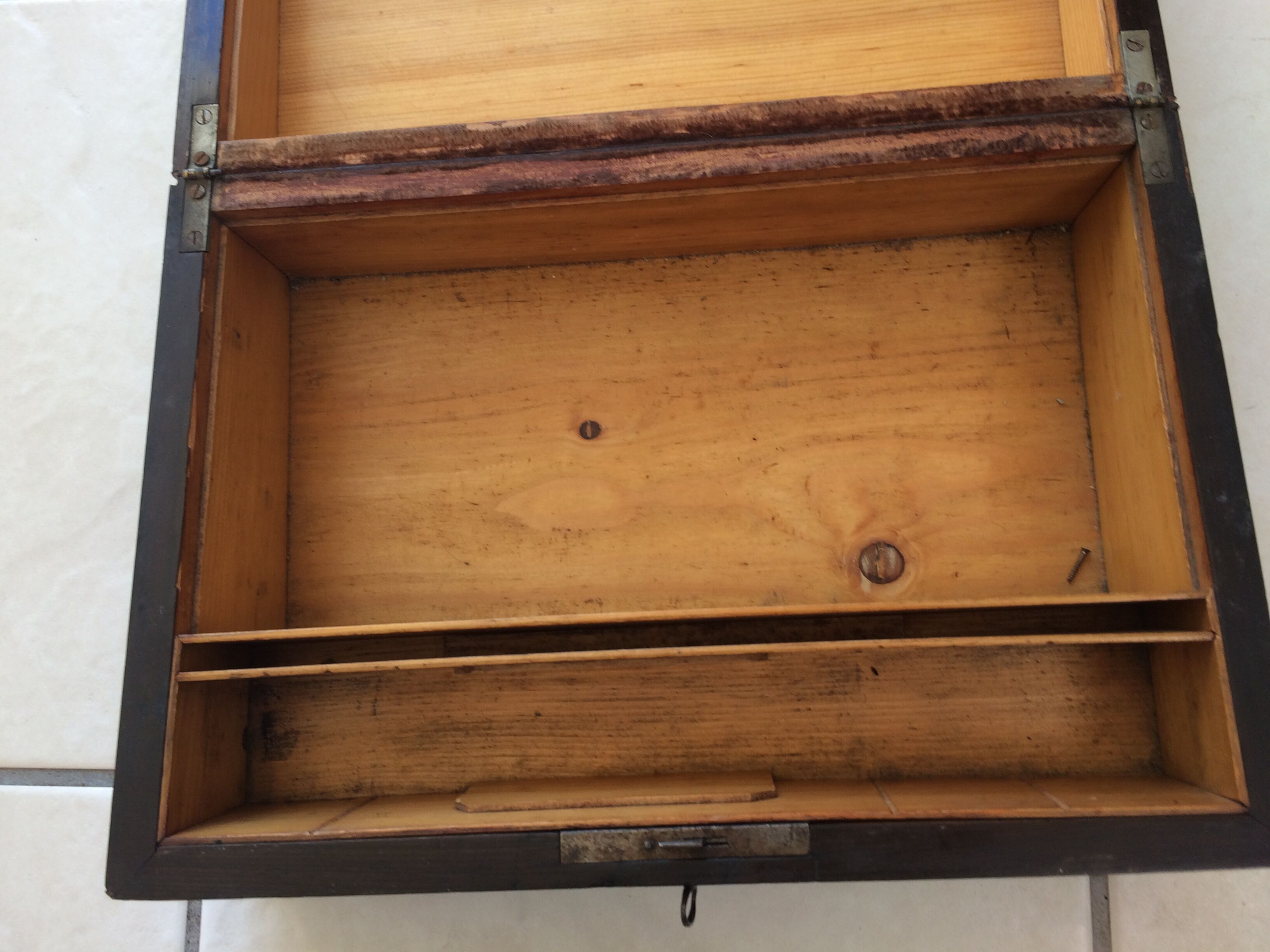 Large old cabinet in mahogany. Interior blonde wood.
