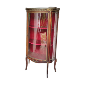 vitrine galbée