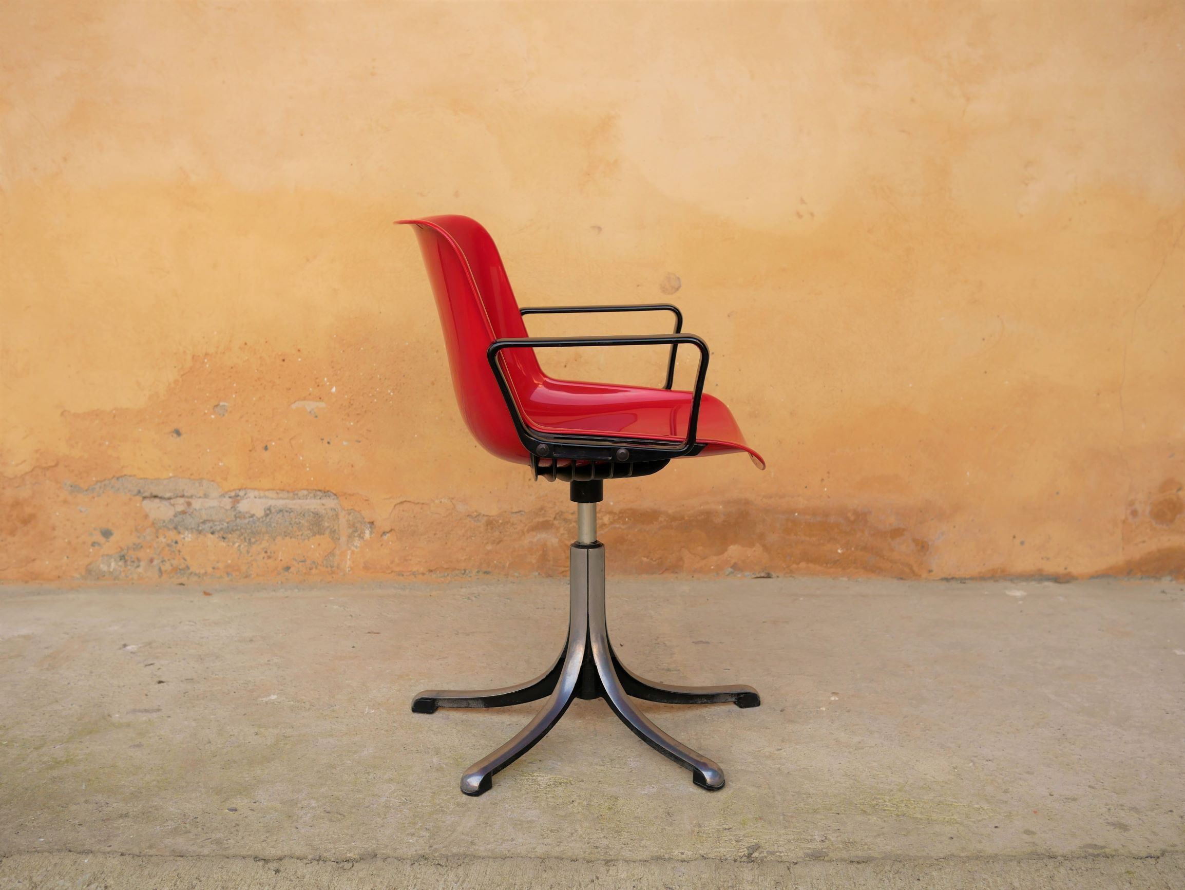 "Modus" office chair by Osvaldo Borsani for Tecno Editions