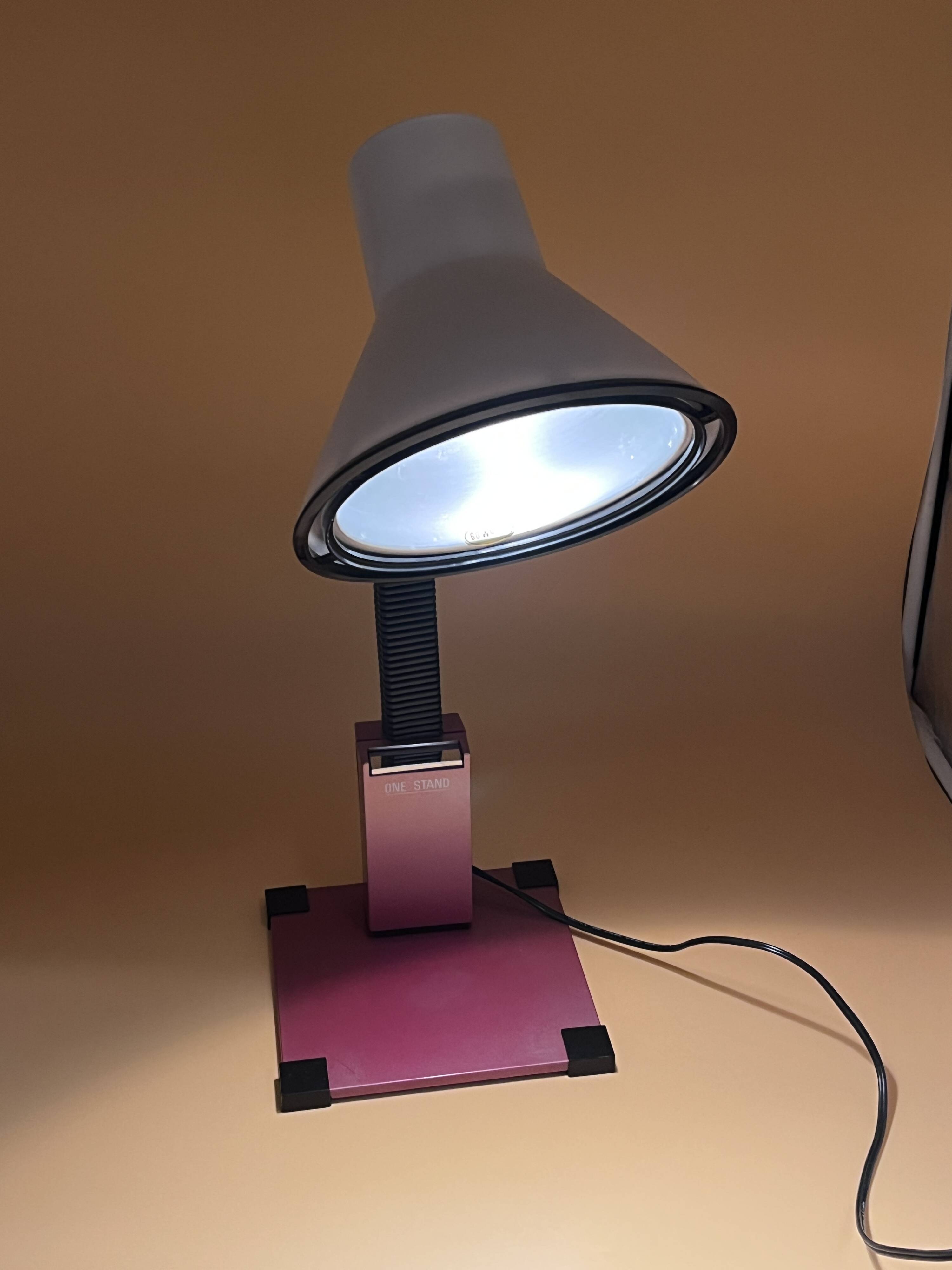 2 lampes de bureau post-modernes « One Stand », années 1980
