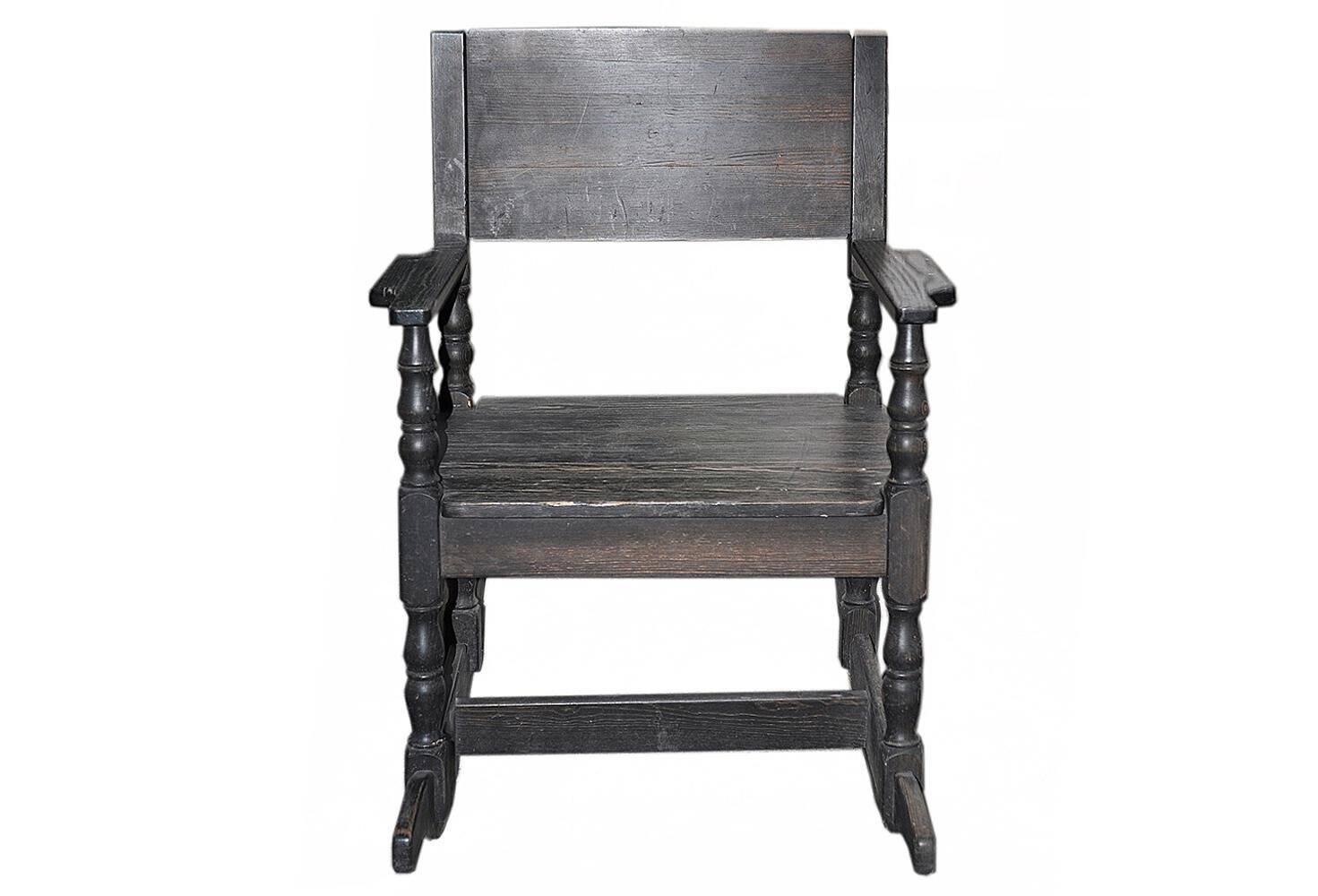 Rocking-chair vintage en bois massif marron, années 1950, dossier plat et pieds tournés