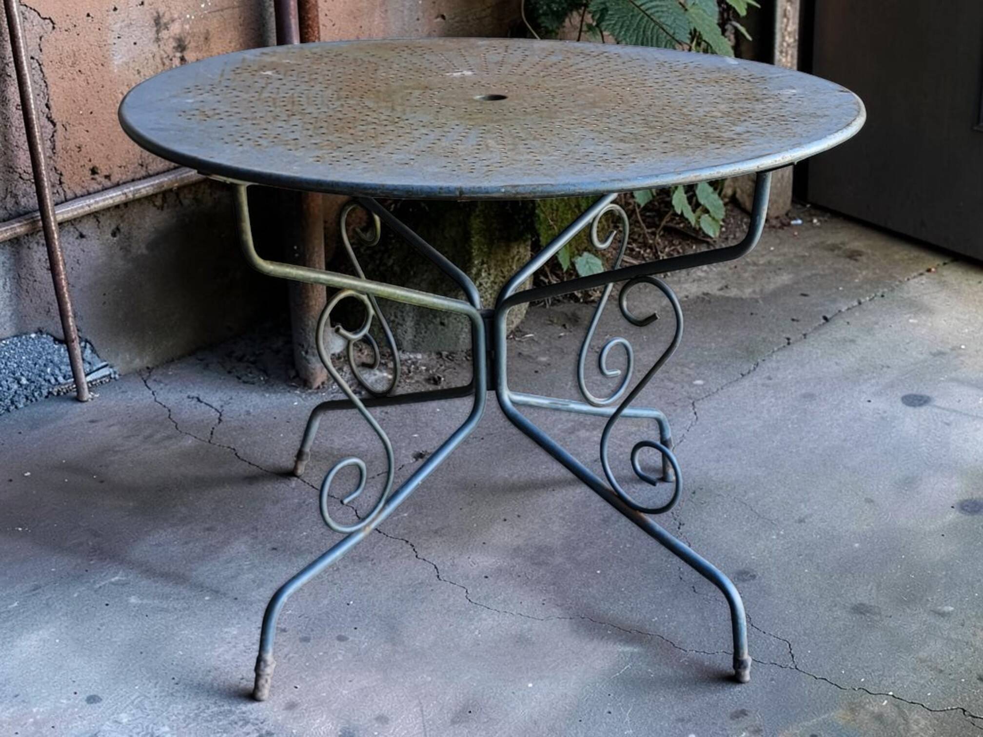 Garden furniture in iron