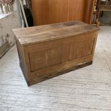 Central island trading counter in walnut