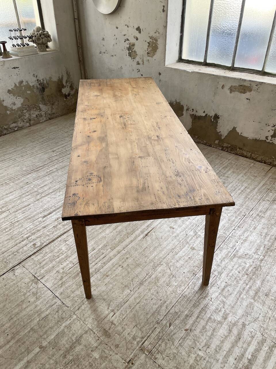 Farmhouse table with spindle legs in oak and pine, 2.5m