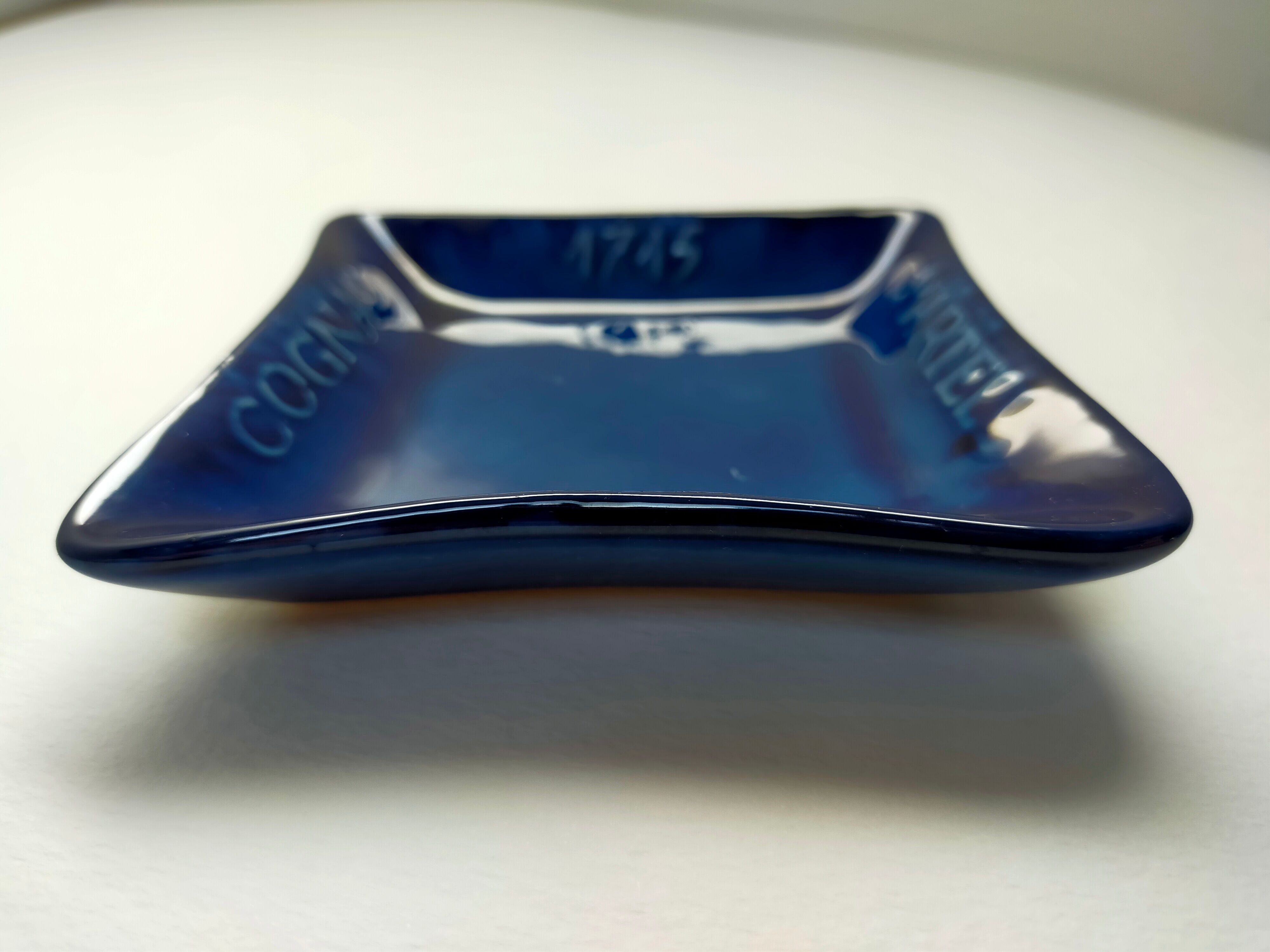 blue ashtray Saint Clément publiciataire Cognac Martel 1715