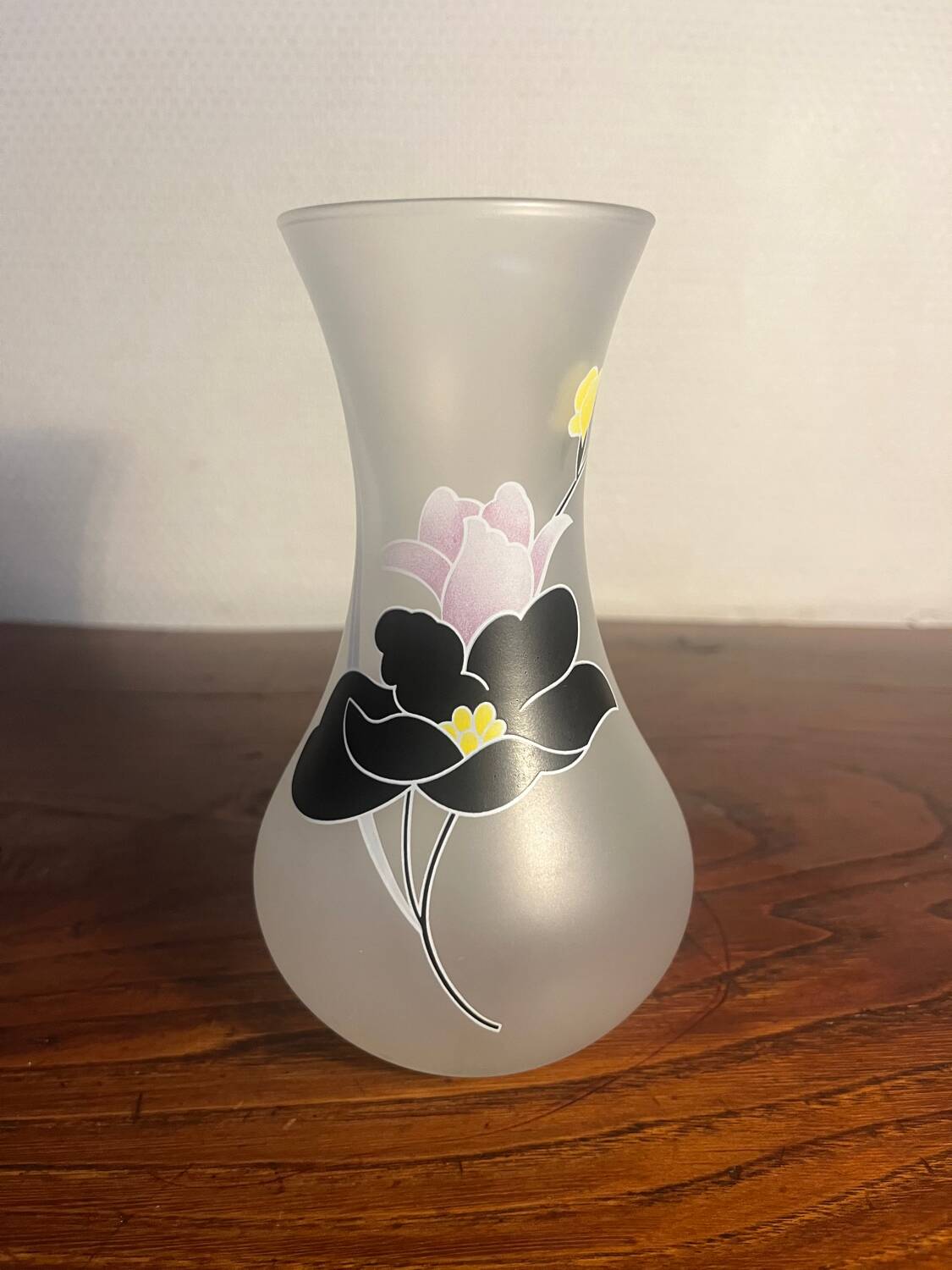 Duo vase en verre dépoli à fleurs noire et rose années 1980