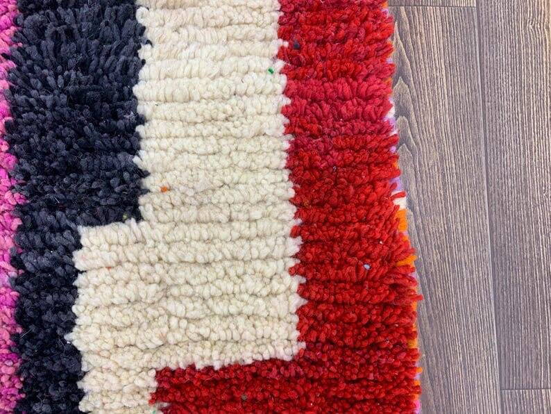 Handmade Berber rug in pure wool, artisan style, size 150 x 250 cm