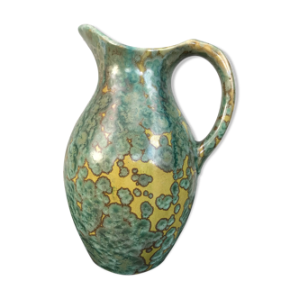 Ceramic pitcher stone-backs