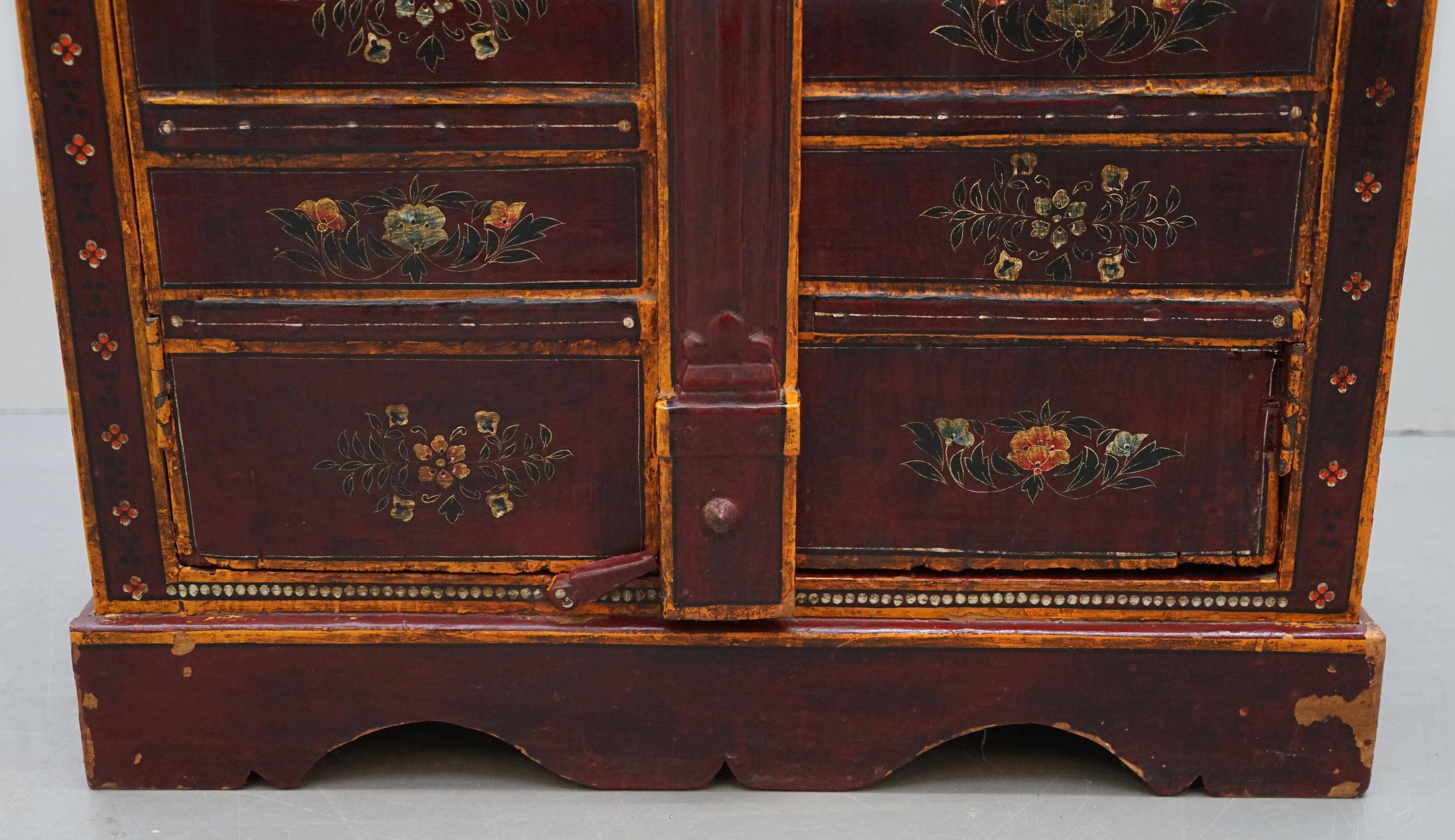 Buffet latéral peint à la main oriental circa 1900