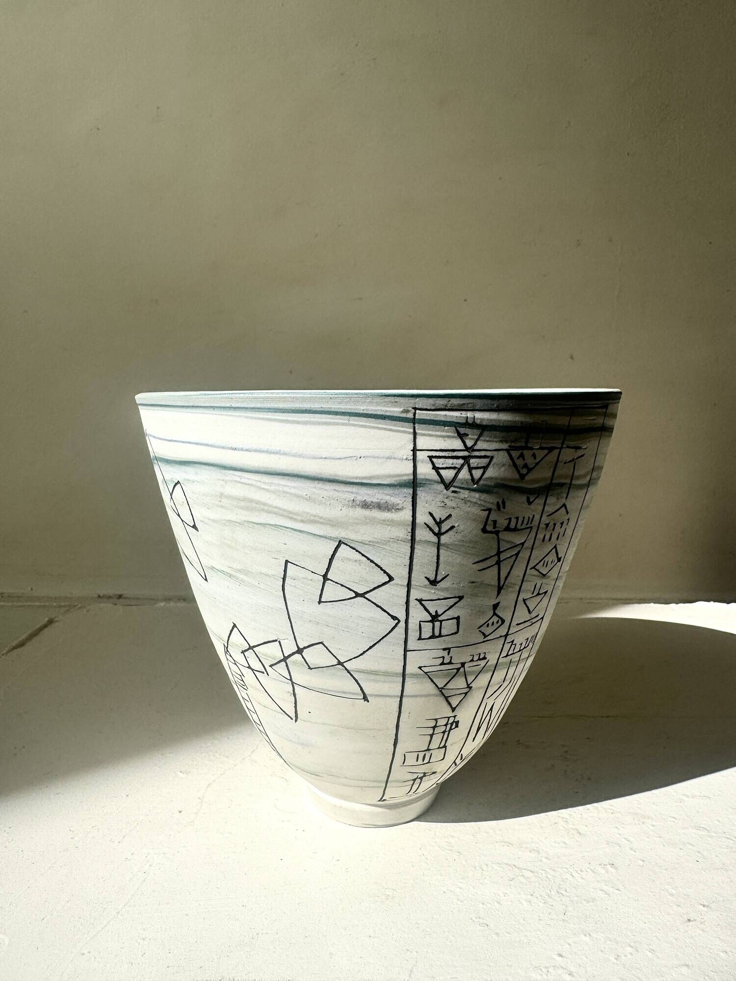 Bowl / large ceramic white catchall with graphic decoration, 1950