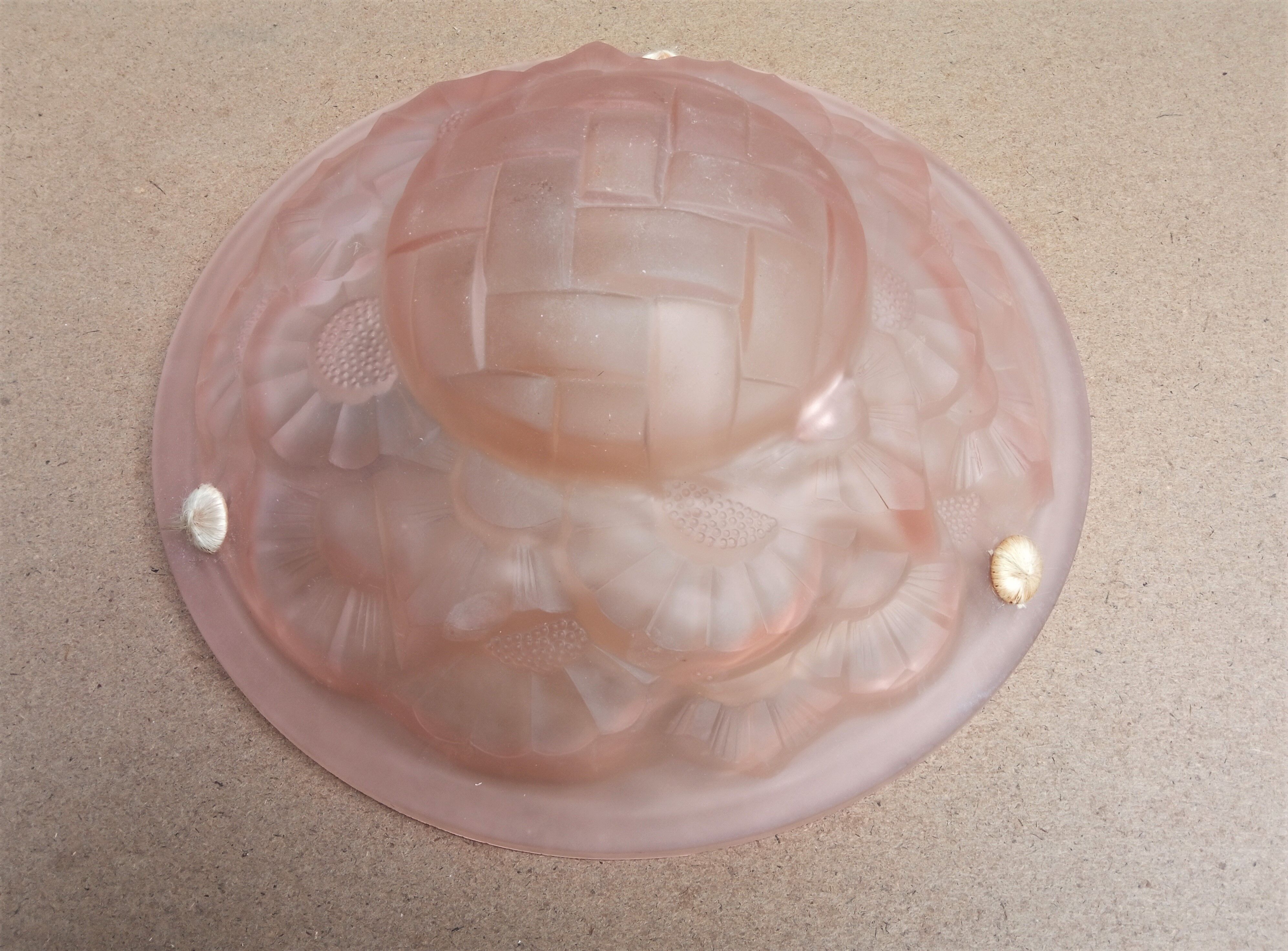 Ceiling light / Art Nouveau chandelier in pressed molded glass in working order - Degué