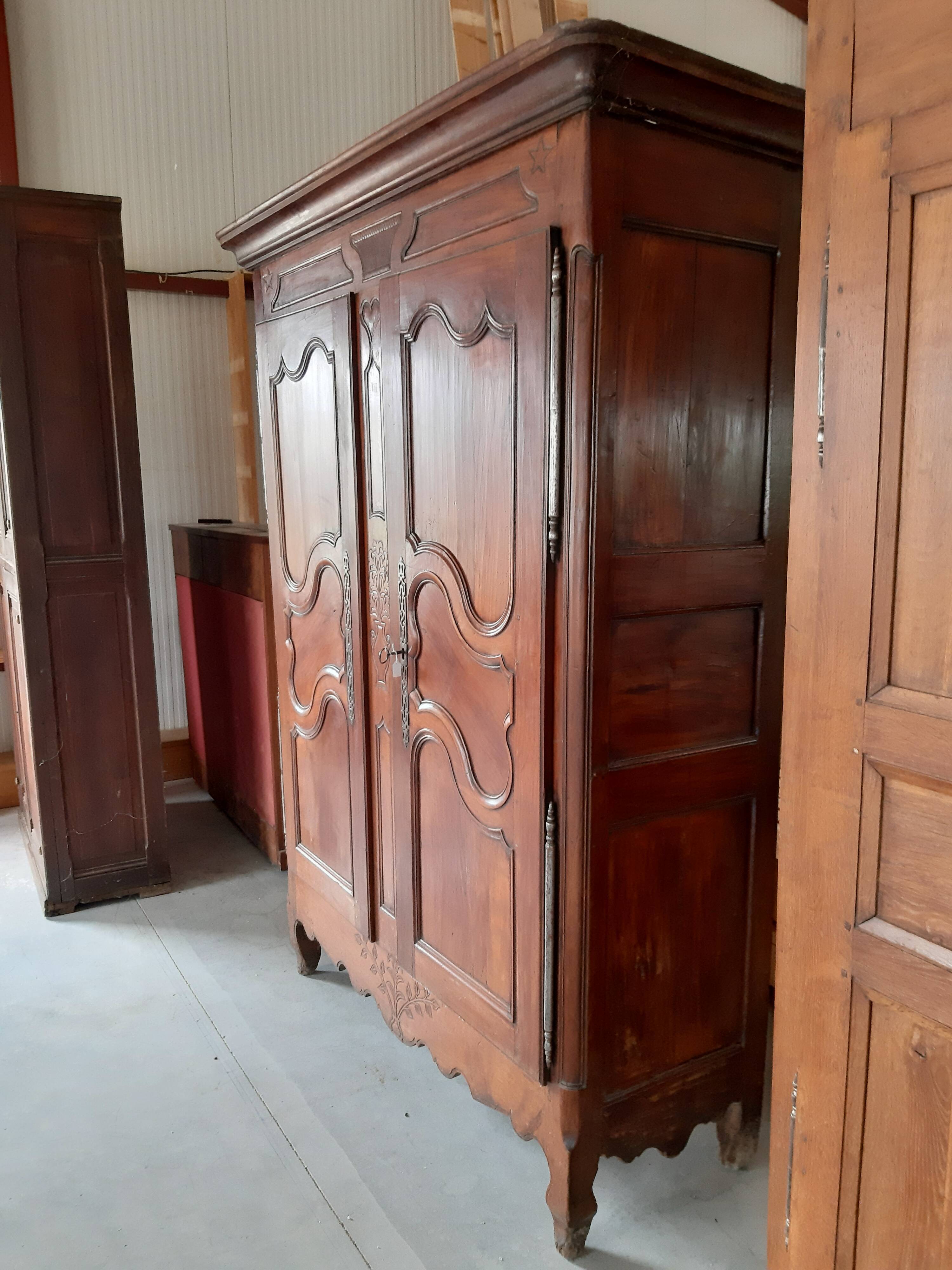 Wardrobe Louis XV merisier