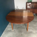 Vintage expandable round table