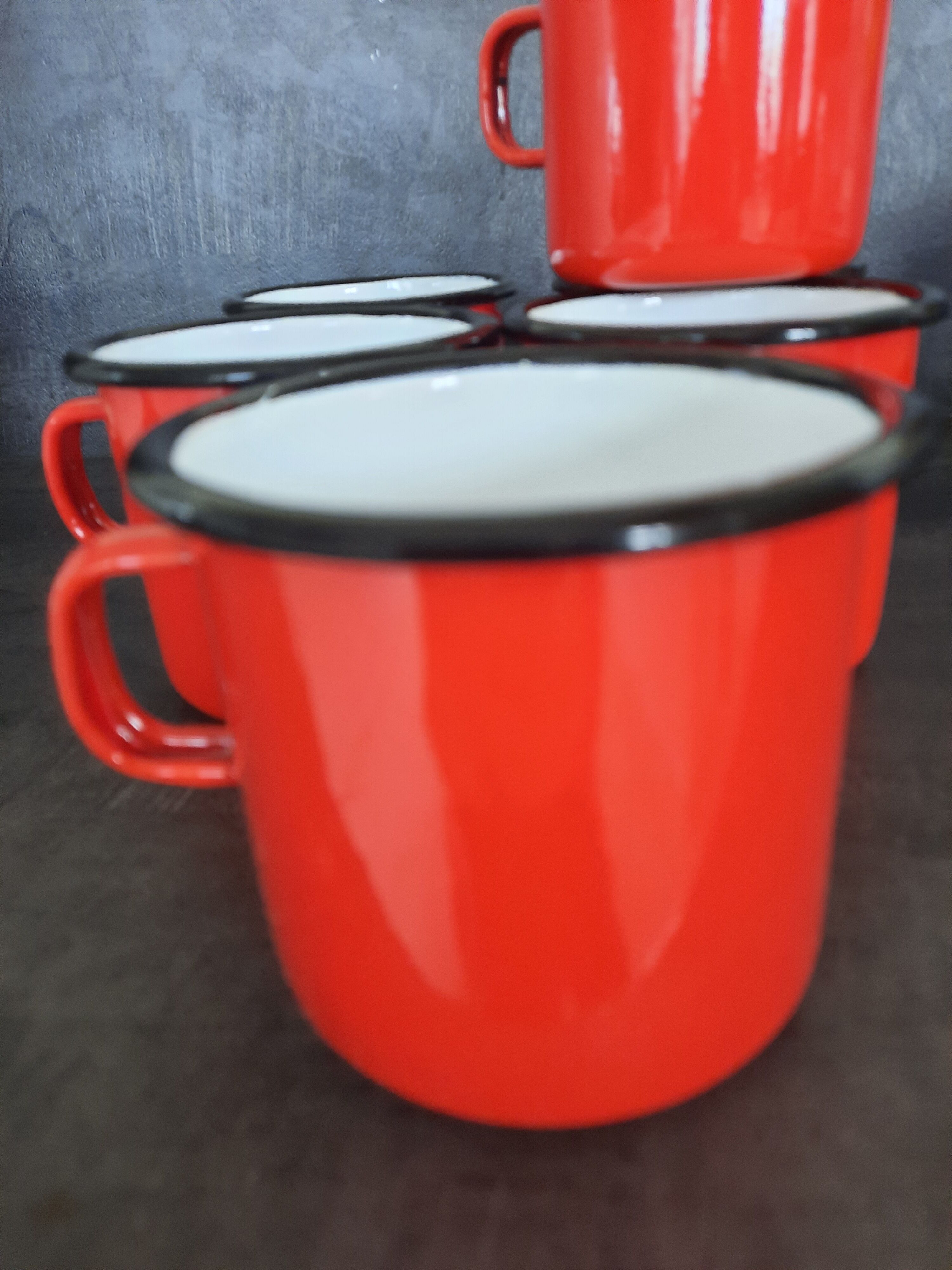 6 cups of enamelled sheet metal