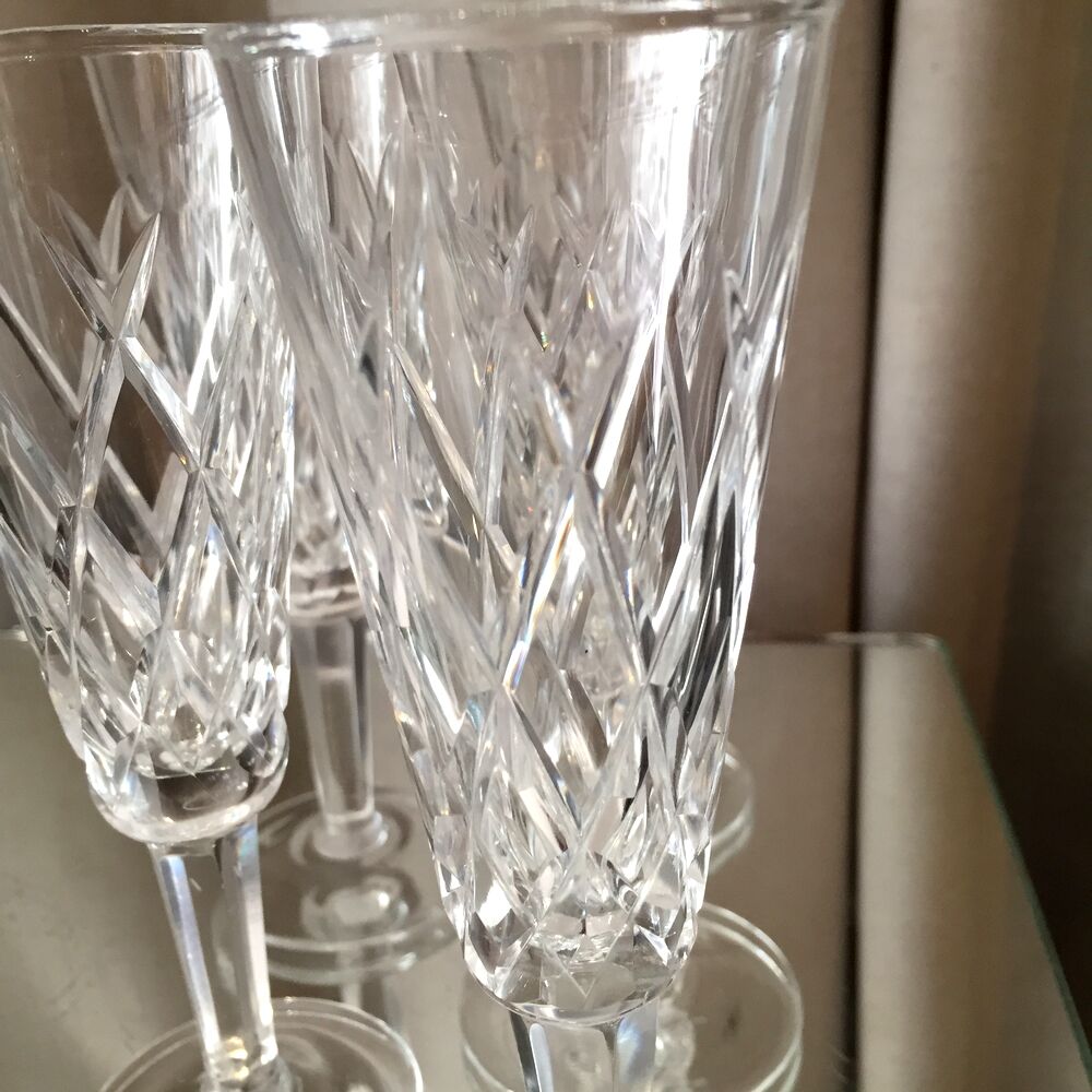 Suite of 5 crystal champagne flutes