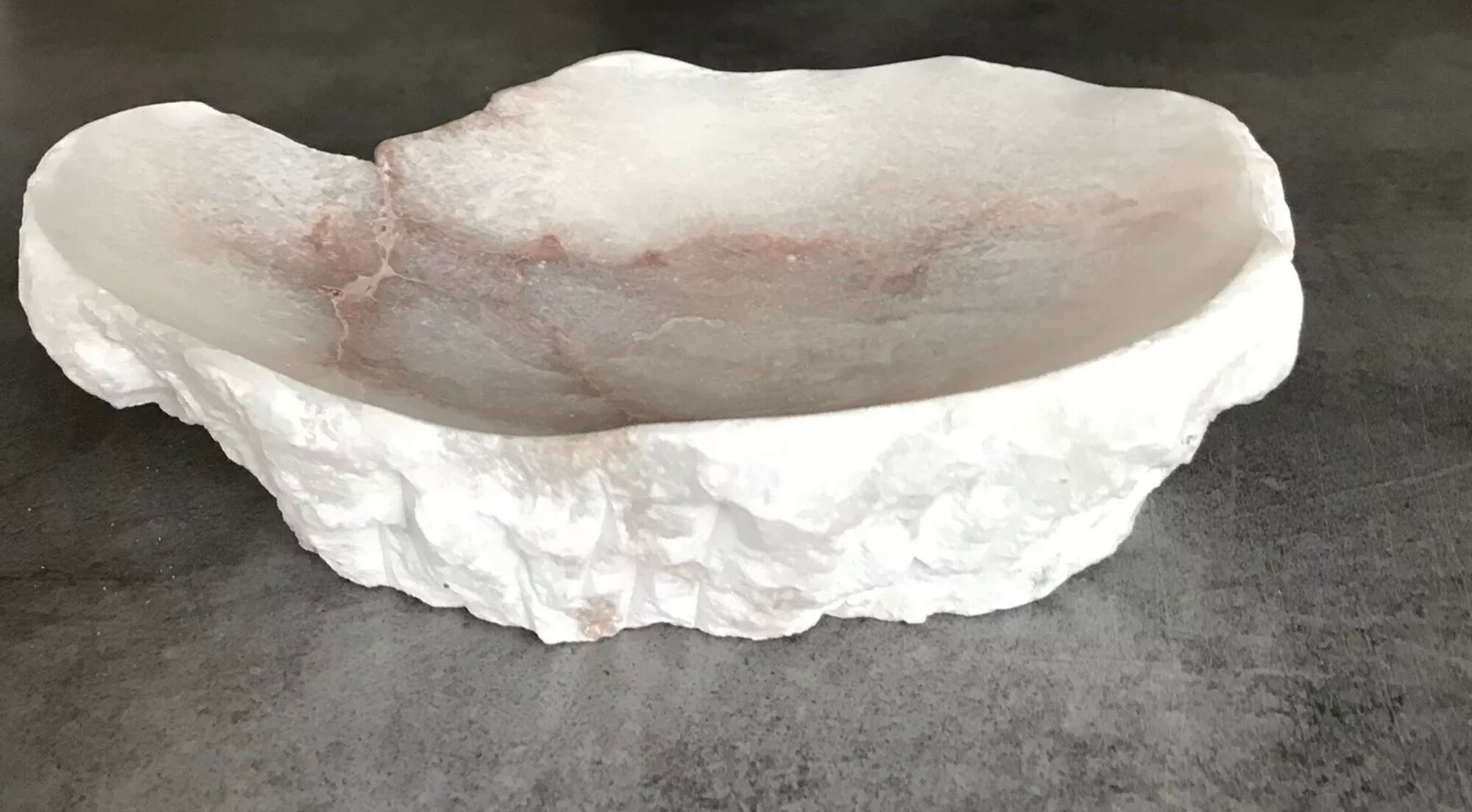 Ashtray in alabaster of Alfredo Albastros mod.327