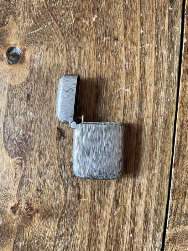 Pyrogène ancien, boîte à feu, porte allumettes en argent massif