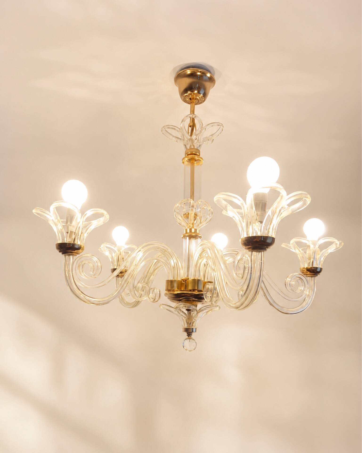 Vintage chandelier in transparent glass and gilded brass, Murano style.