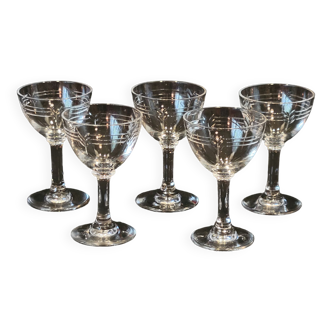 5 anciens petits verres a liqueur en cristal de baccarat gravé