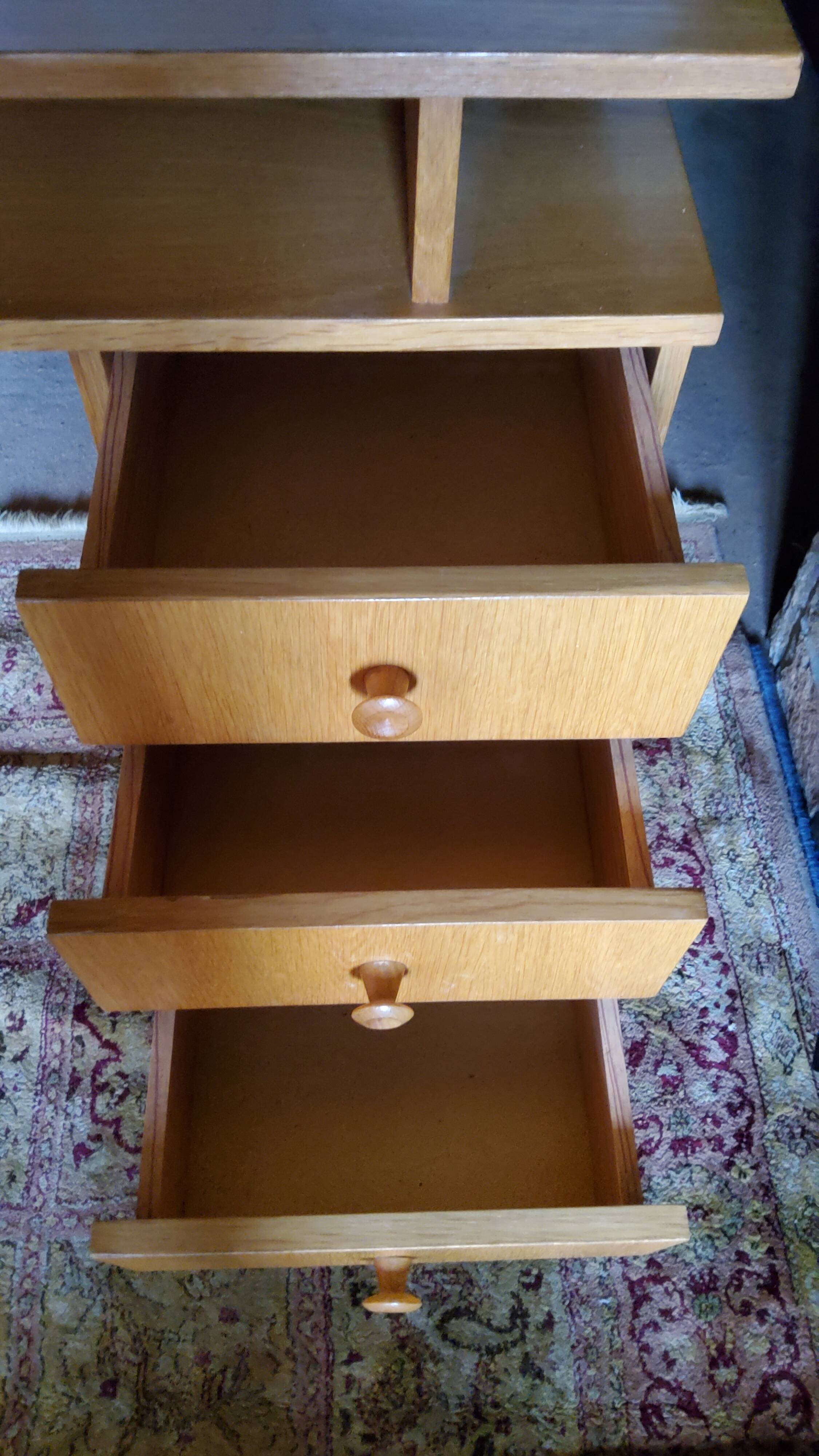 Office of the 60s /70s with blond oak caissons