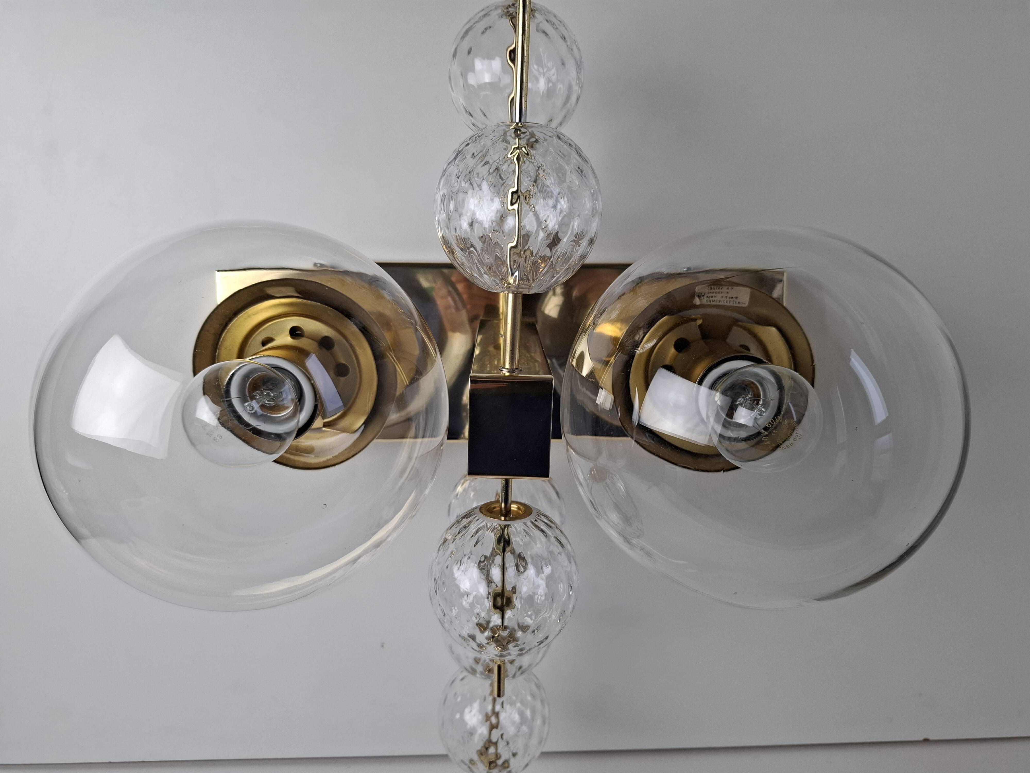 Applique murale tchèque en laiton et verre du milieu du siècle, par Kamenický Šenov, années 1970