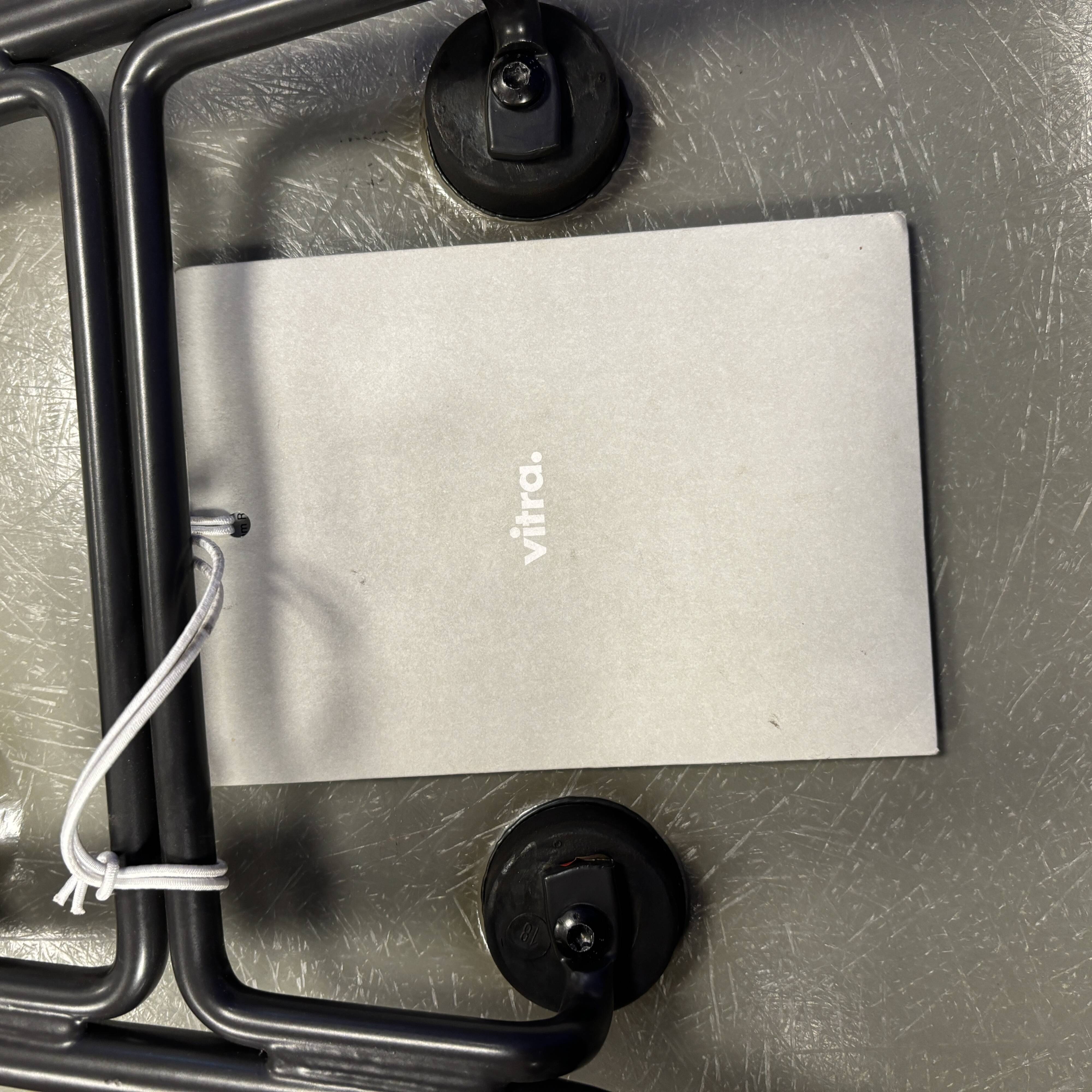 Eames Fiberglass Side DSX Chair - Vitra