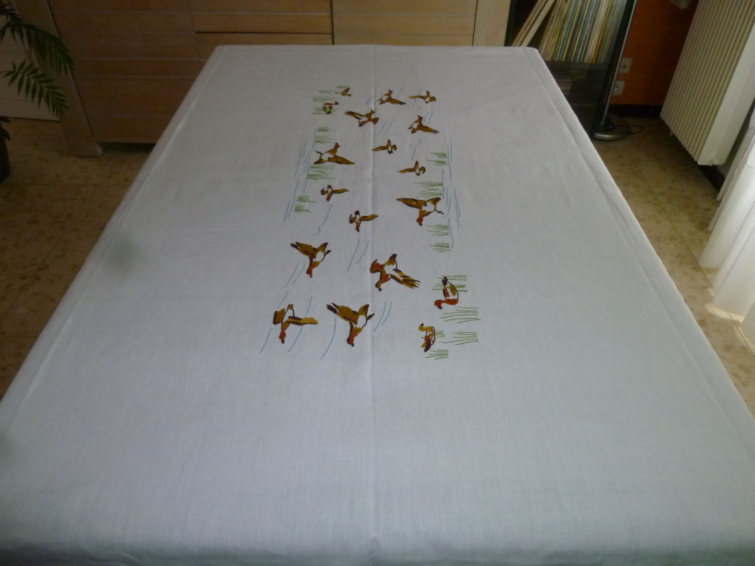Hand embroidered linen nape 1.95 x 1.70 m