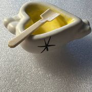 Vintage 50s salt and pepper shaker - ceramic - heart shapes