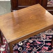Table basse anglaise en acajou des années 1930