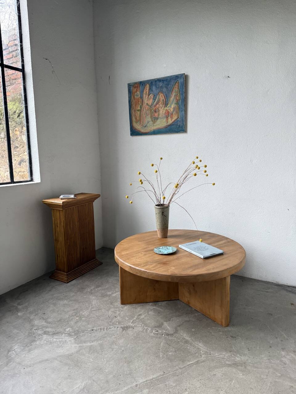 Round modernist coffee table, elm, 1950s.