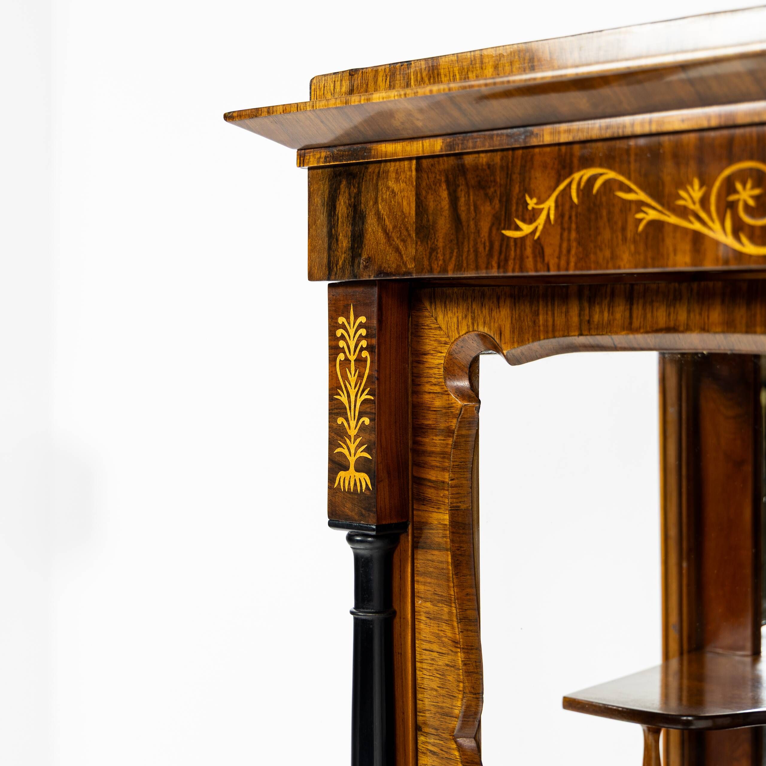 Small Biedermeier / Louis-Philippe display cabinet in walnut and birch 1840-1860