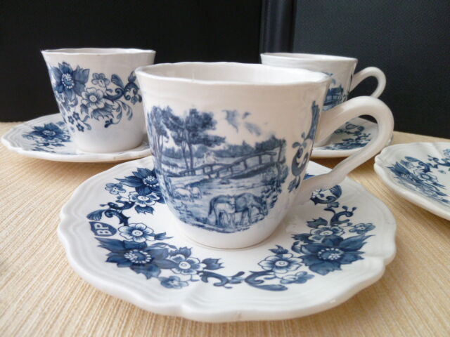 Set of 4 coffee cups in faience of Sarreguemines