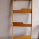 Bibliothèque murale en bois clair vintage