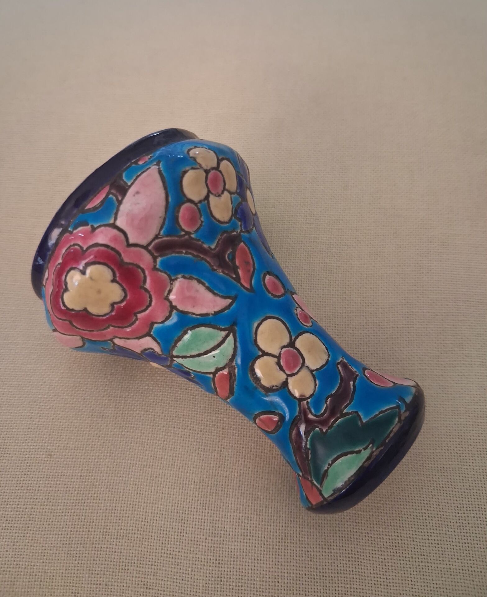 Vase miniature soliflore en Émaux de Longwy — Décor floral peint à la