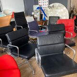Fauteuil Softpad EA 208 de Charles et Ray Eames édition Vitra