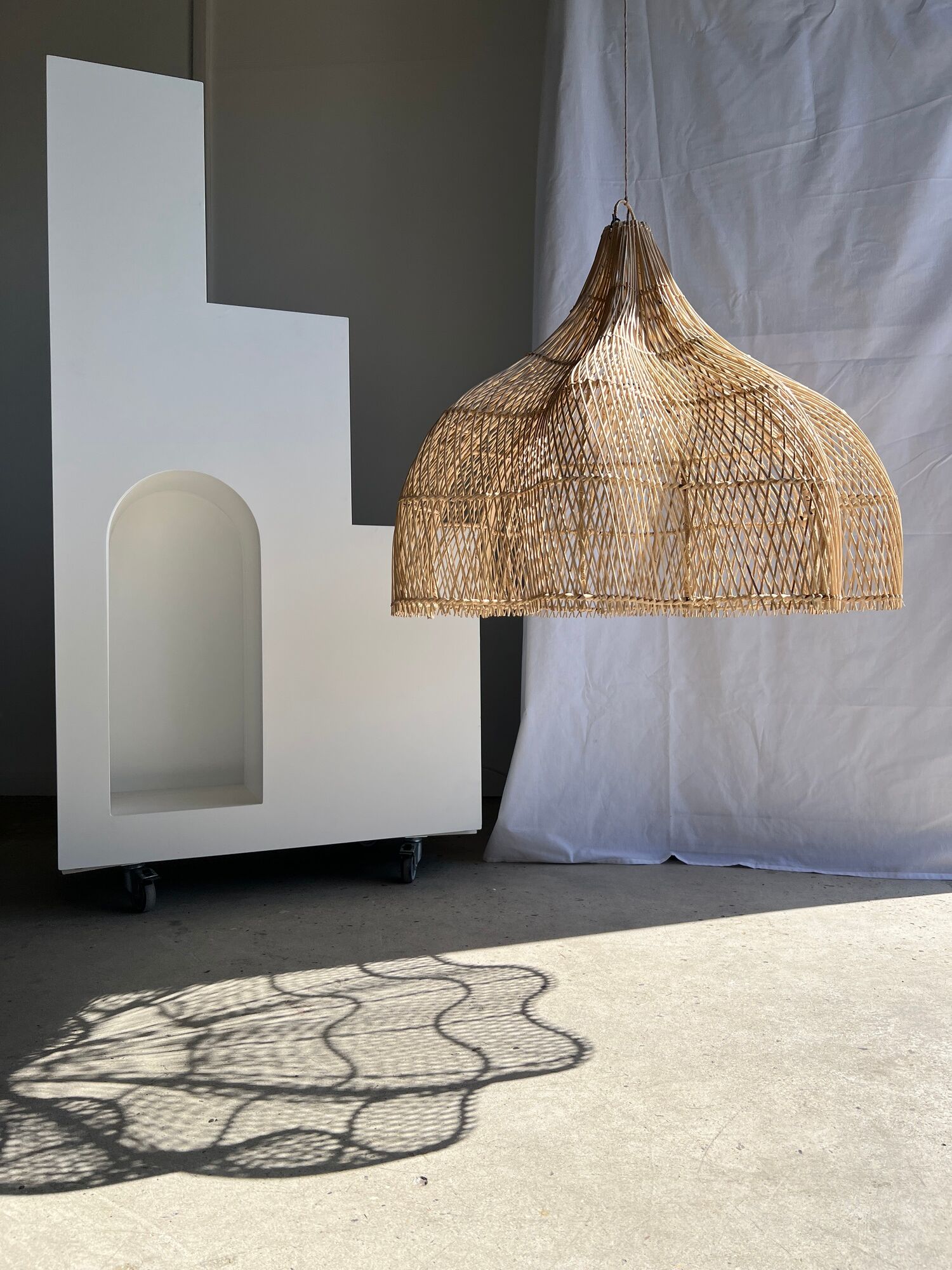 Rattan pendant lamp in the shape of a flower