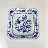 Pair of square dishes in Blue Onion porcelain Kahla – East Germany, 1960–1980