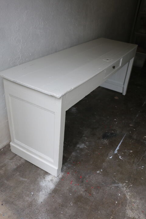White 50s wooden counter desk