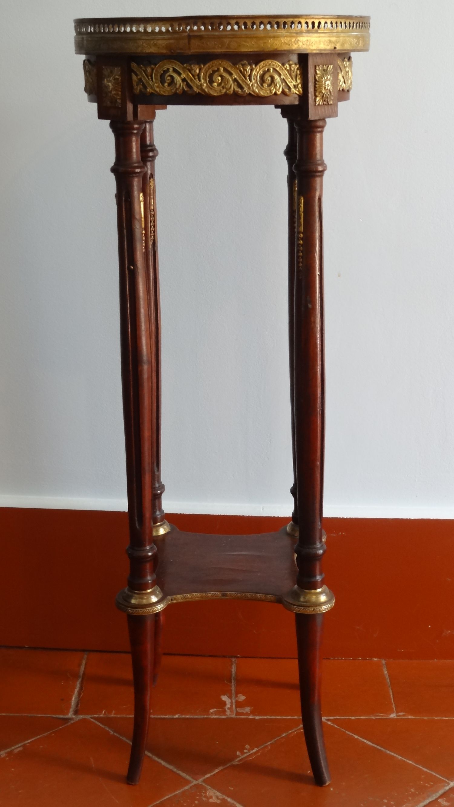 Saddle or pedestal table Napoleon III, marble and varnished wood base Ø30 x 82 cm