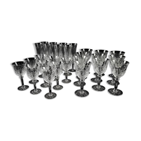 Service de 27 verres en cristal de Saint-Louis