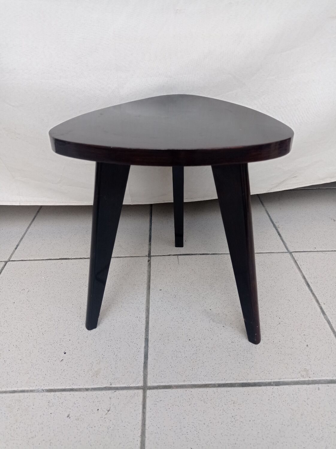 Tripod table